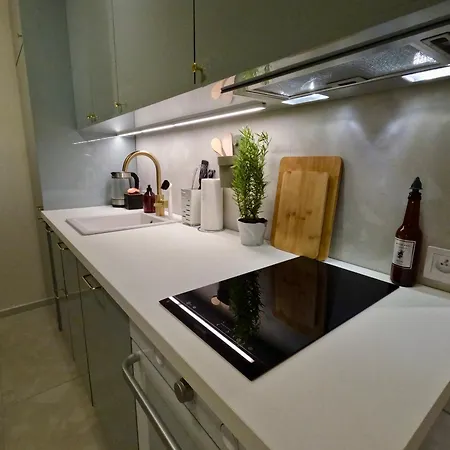 Urban Retreat I Modern Boho In Lovely Letna District - 10 Minutes From Old Town شقة *