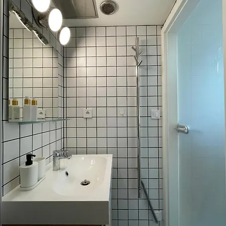 Urban Retreat I Modern Boho In Lovely Letna District - 10 Minutes From Old Town شقة *